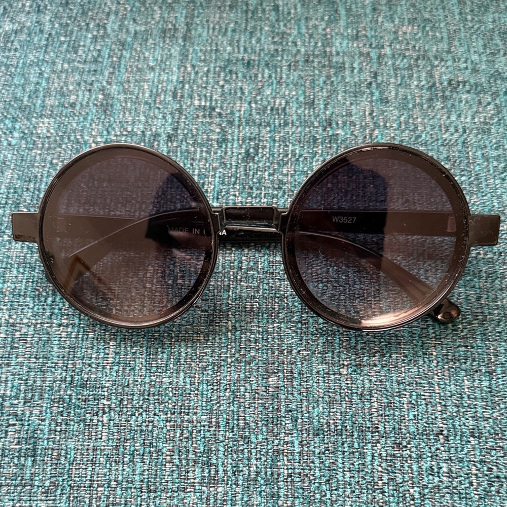 Round Black Sunglasses